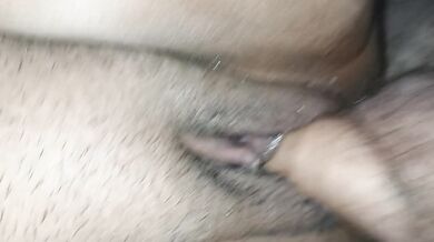 Watching porn, wife can't stand the excitement and cumming on her husband's cock????