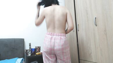 A NAKED BITCH COMBS HER HAIR ON CAMERA