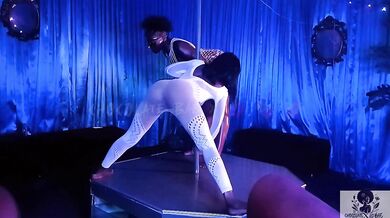 Twerking for this customer got him so horny ho whipped his COCK OUT MID PREFORMANCE!! NAUGHTY BOY