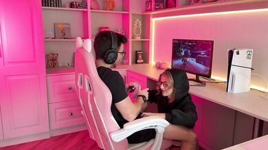 Nerdy GF sucks my cock while I play Marvel Rivals