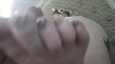 Girlfriend Gives Sensual Foot Job