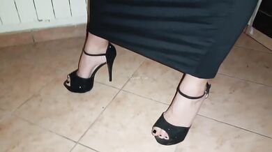 BUKKAKE AMATORIALE CUCKOLD 6vs1 - LA MOGLIE INFEDELE SUCCHIA I CAZZI DI TUTTI