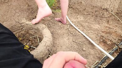 I Make Her Garden with Bare Feet – Jerking Massive Load