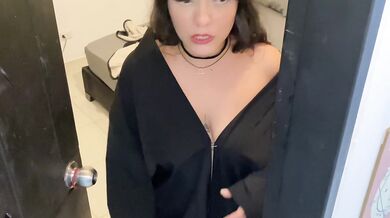 ¡MADRASTRA LATINA ME DEJA COMPARTIR SU CAMA! - PORNO EN ESPAÑOL