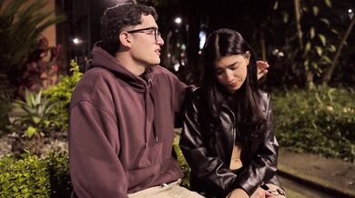 Anal creampie- Jovencita latina tiene sexo vaginal y anal con su hermanastro porque su novio la dejó plantada!