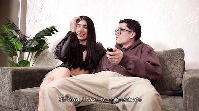 Anal creampie- Jovencita latina tiene sexo vaginal y anal con su hermanastro porque su novio la dejó plantada!