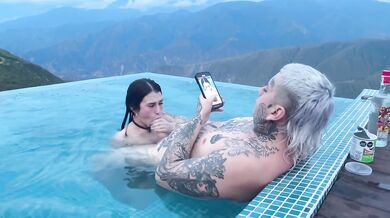 Le hago una MAMADA PROFUNDA al aire libre en el jacuzzi! - KATTY BLAKE