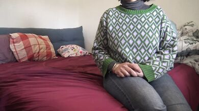 Taboo handjob by perverted stepmother living in New York City