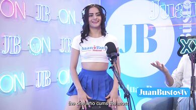 Hermanastras latinas calientes piden la Sybian a tope en sus clítoris y se corren como putas en celo!