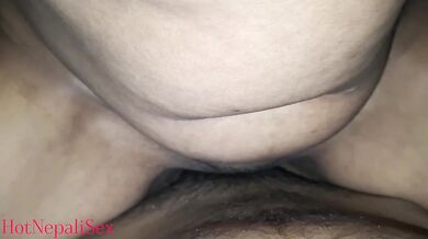 पानी परेको बेलामा पोखराको भालुले माथिबाट चिकेर पानी झार्दियो, New Nepali sex Video with Dirtytalk.