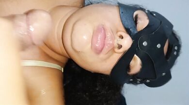 Latina sucks a lot and makes bubbles with her spit, what a big mouth, lucky guy????