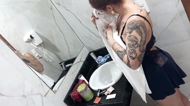 ESPIEI meu namorado no BANHO e SEDUZI ele MASCARADA sem ele saber que era EU - Boquete Anônimo