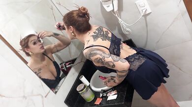 ESPIEI meu namorado no BANHO e SEDUZI ele MASCARADA sem ele saber que era EU - Boquete Anônimo