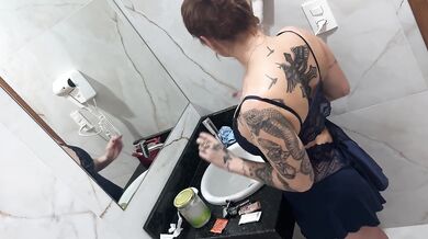 ESPIEI meu namorado no BANHO e SEDUZI ele MASCARADA sem ele saber que era EU - Boquete Anônimo