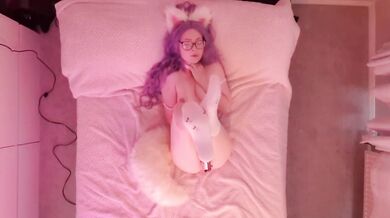 Furry Anime Egirl rubs her vibrating controller against her pink pussy