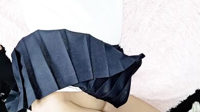 Pequeña Thai: Me gusta salir con hombres mayores para que me toquen.