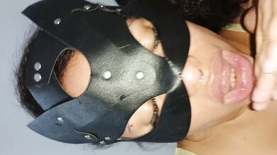 Latina giving a great blowjob and sucking hard, making bubbles of saliva????????