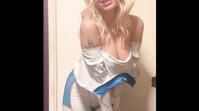 Invisible Woman/Sue Storm (Marvel Rivals) Starts Stripping
