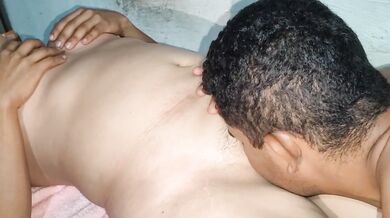 Chica Virgen termina perdiendo la virginidad en sexo Casero.
