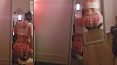 Milf Bounces on that Dildo