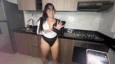 ¡Un fotógrafo afortunado termina cogiendo con una sexy ninfómana latina! - POVLATINOX