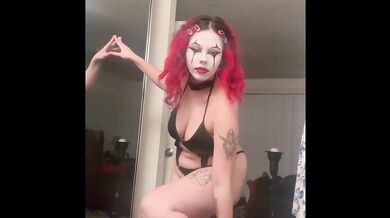Clown girl twerking and stripping for you