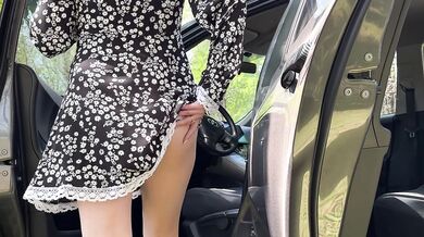 Forgot my underwear: flashed pussy and ass while people walked by