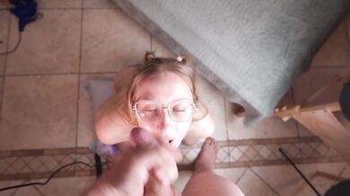Cute Babe Loves Face Fuck and Facial