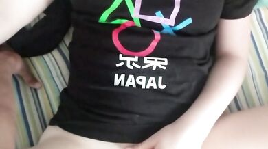 Descubro a mi mejor amigo masturbándose poniéndome caliente para pedirle sexo