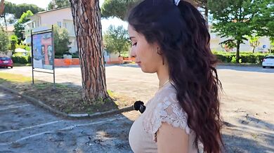 A skater stepsister, she lets herself be fucked by her stepbrother in gratitude for teaching her to skate in public.
