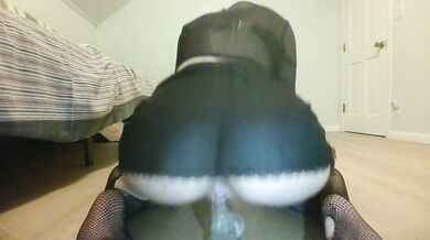 Amateur goth whore bouncing n squirting on cock in a skirt (Full vid on OF, link in bio)