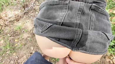 BECCATI mentre SCOPANO OUTDOOR! Il GUARDONE SBORRA mentre LORO GODONO - DIALOGHI PORNO ITALIANI