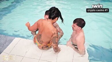 The Martix Walk Chapter II: Mariana makes Yeri and Raul give her a double penetration in the pool in the rain