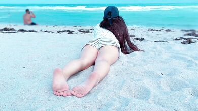 Sexy Barefoot on the Beach | Foot Fetish