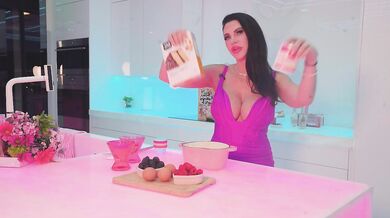 5 Min Mommy style Cupcakes with Piper Press