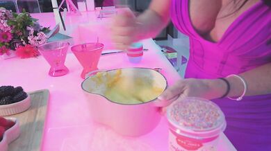 5 Min Mommy style Cupcakes with Piper Press