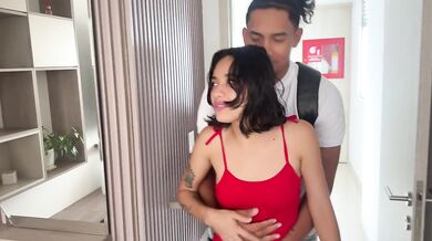 ¿Que podria pasar si comparto cuarto de hotel con mi cornudo marido y su sexy amigo?