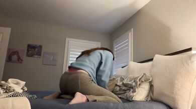 Catching your Step Sis pillow humping!!