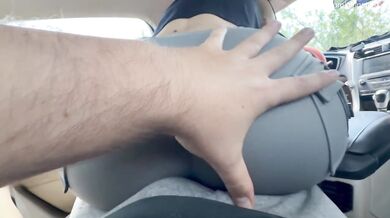 Amateur Big Rond Ass Riding Slowly in the Car