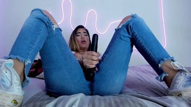 Blonde College Girl After Class Stress Relief - Messy Jeans Squirt