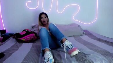Blonde College Girl After Class Stress Relief - Messy Jeans Squirt