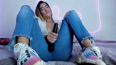 Blonde College Girl After Class Stress Relief - Messy Jeans Squirt