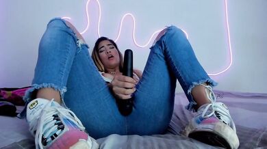 Blonde College Girl After Class Stress Relief - Messy Jeans Squirt