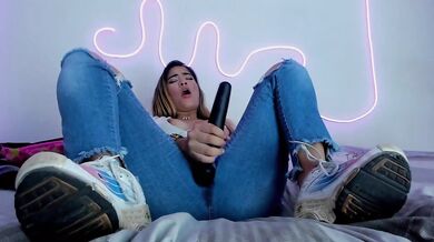 Blonde College Girl After Class Stress Relief - Messy Jeans Squirt