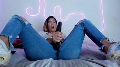 Blonde College Girl After Class Stress Relief - Messy Jeans Squirt