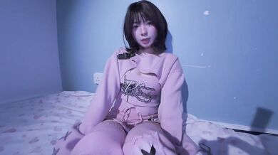 Femdom ahegao Chinese girlfriend take off the condom..
