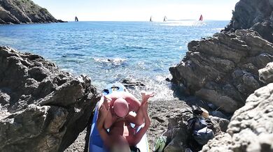 Having sex on beach in public