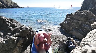 Having sex on beach in public