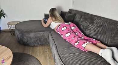 OMG ! My step sis with the big ass got so into the game that she let me rub my dick against her pussy!!!