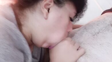Best full oral sex with balls in porn, she licks and sucks everything at the same time, it's amazing????‍????
